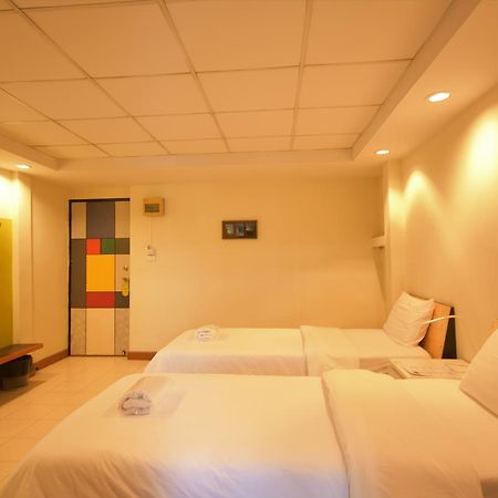 Room At Prachachuen Nonthaburi Bagian luar foto