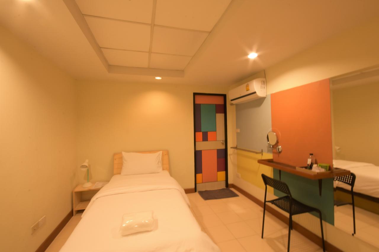 Room At Prachachuen Nonthaburi Bagian luar foto