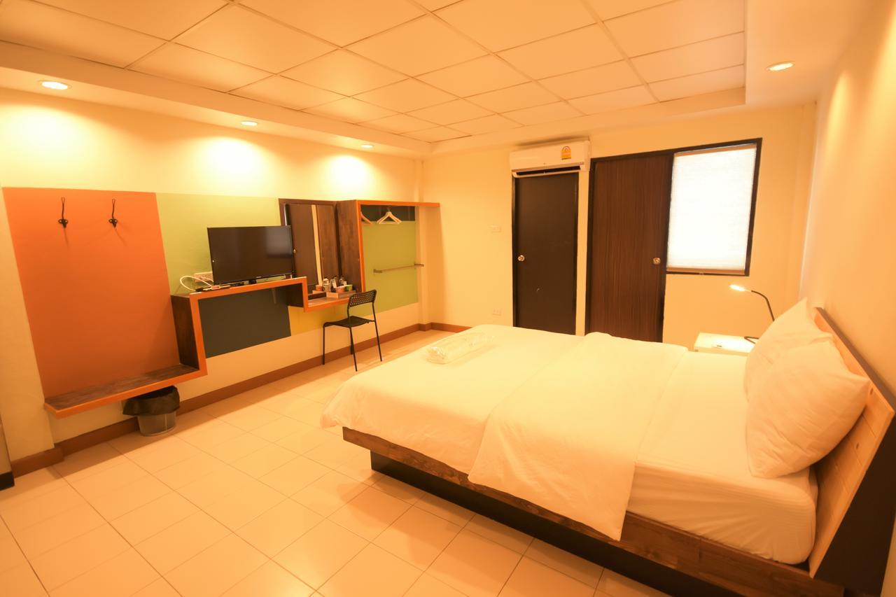 Room At Prachachuen Nonthaburi Bagian luar foto