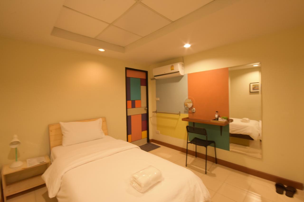 Room At Prachachuen Nonthaburi Bagian luar foto