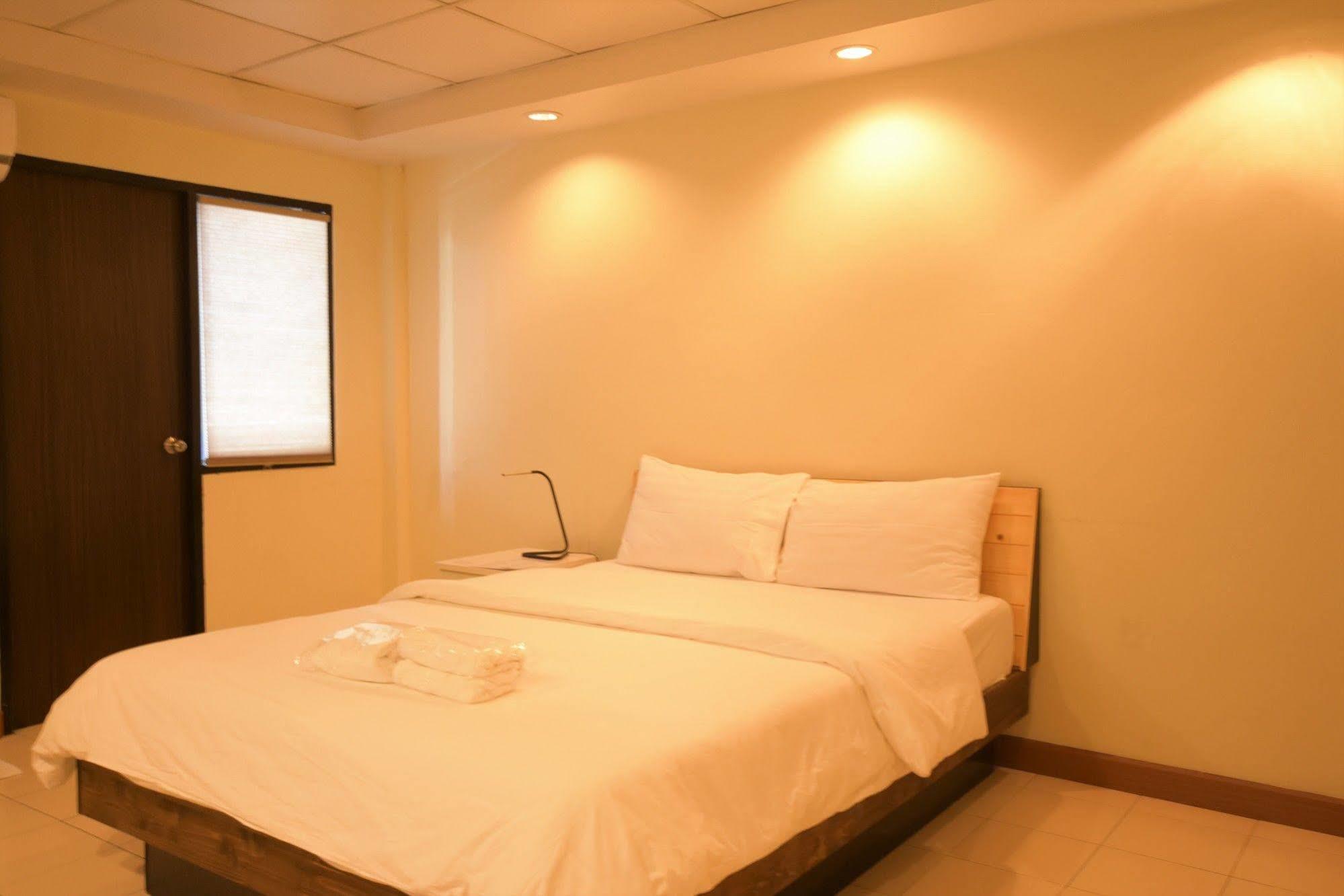 Room At Prachachuen Nonthaburi Bagian luar foto