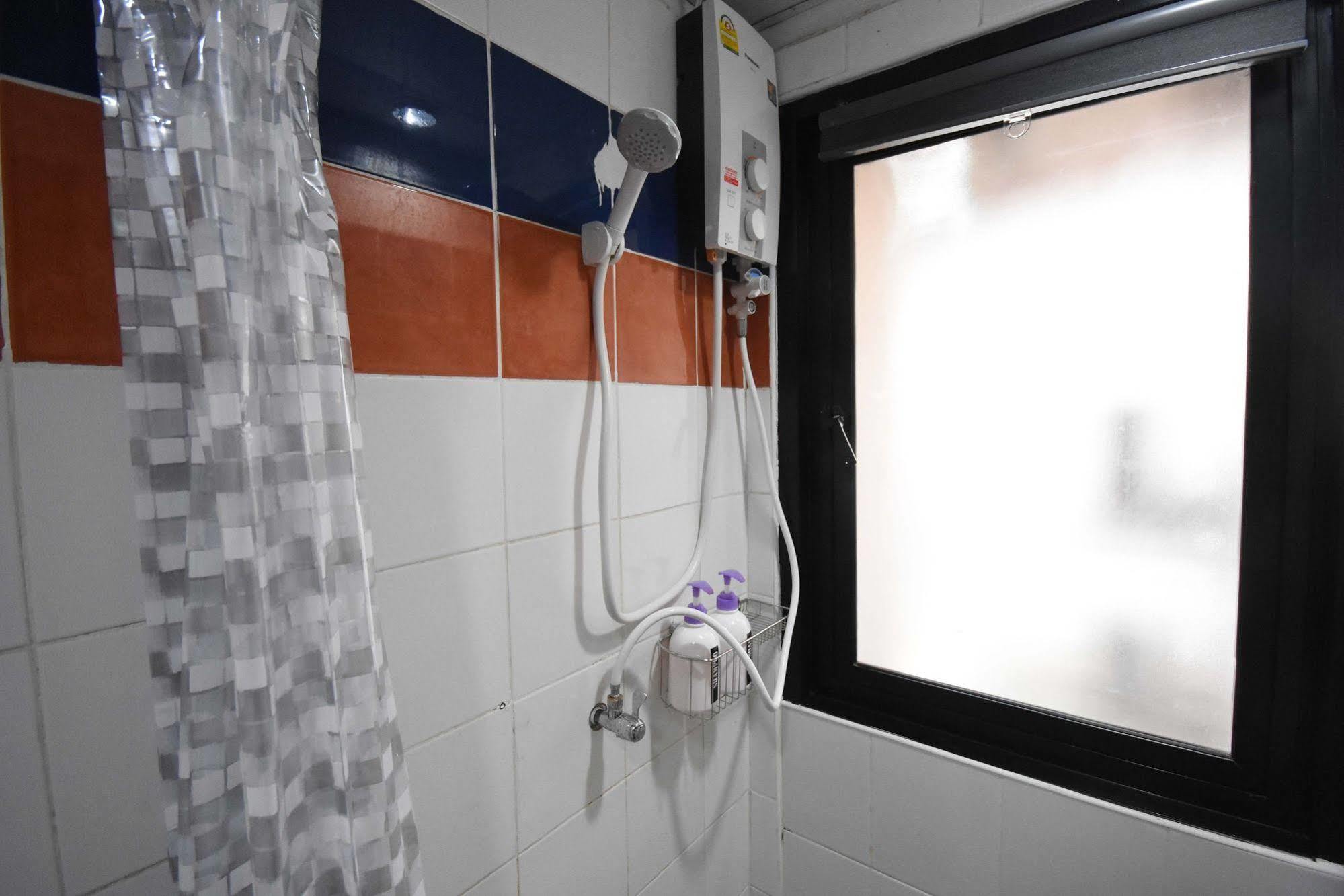 Room At Prachachuen Nonthaburi Bagian luar foto