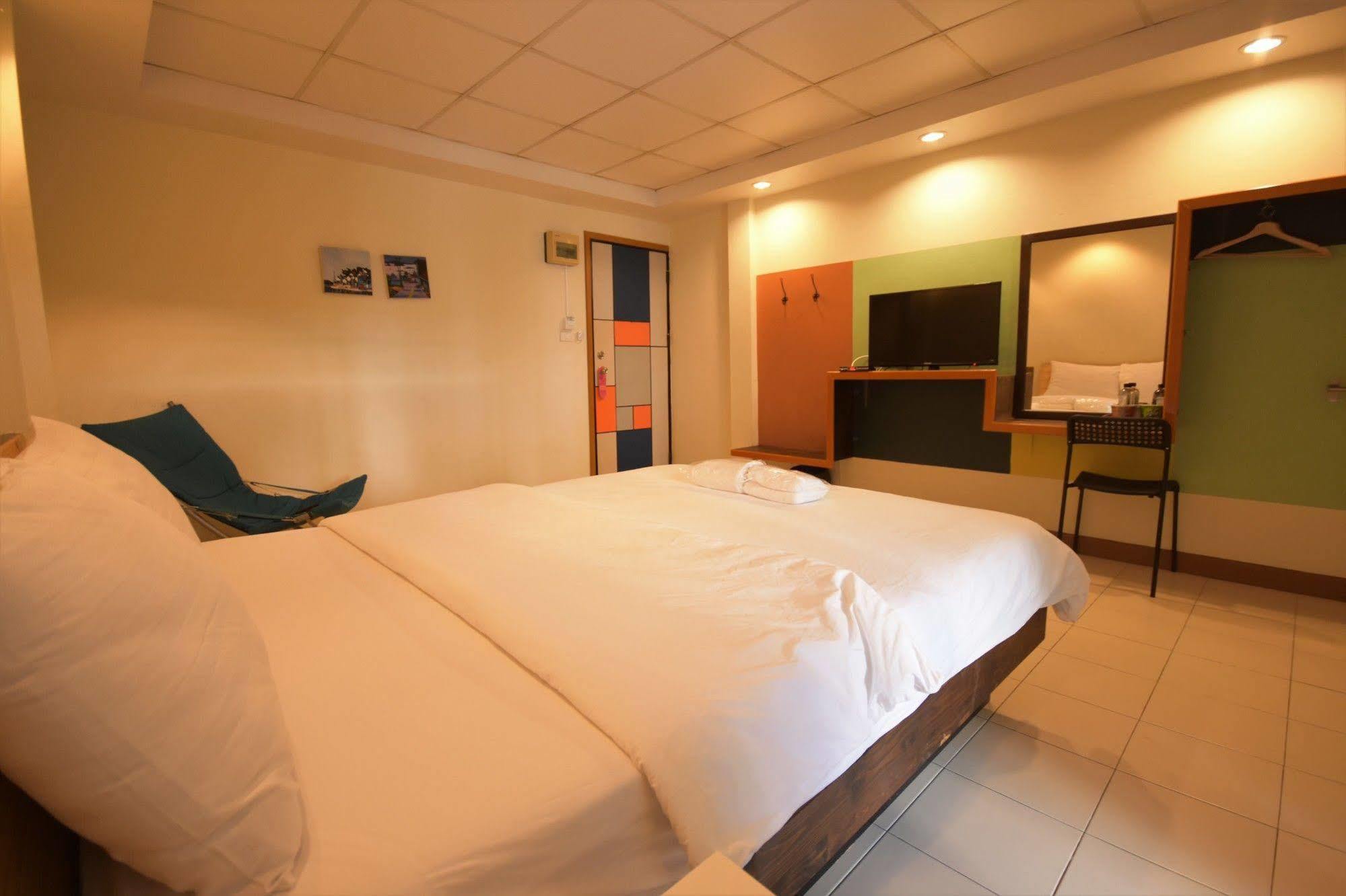 Room At Prachachuen Nonthaburi Bagian luar foto