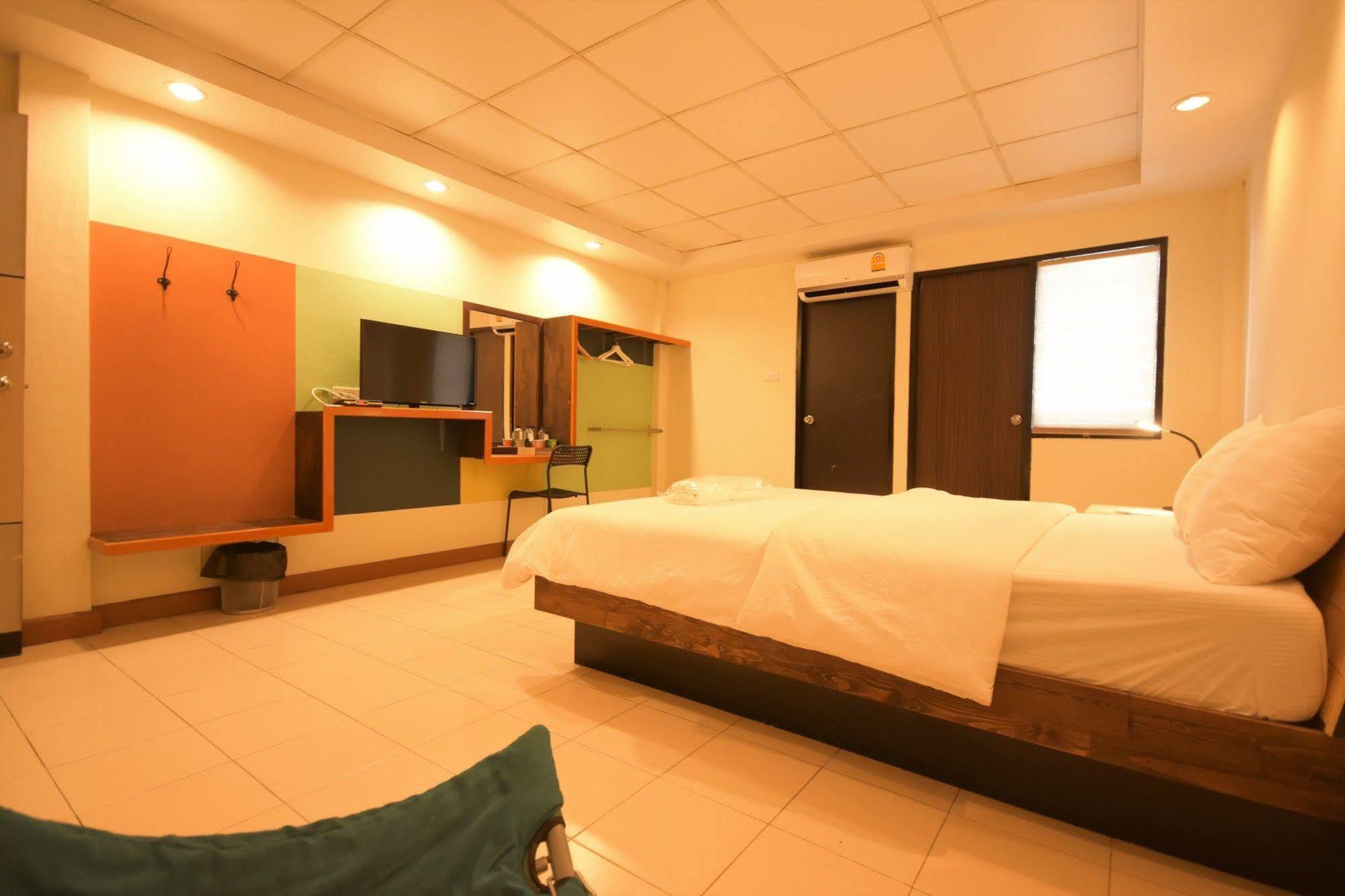Room At Prachachuen Nonthaburi Bagian luar foto