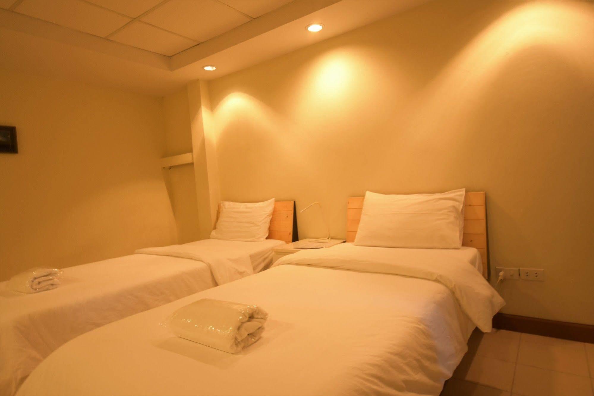 Room At Prachachuen Nonthaburi Bagian luar foto