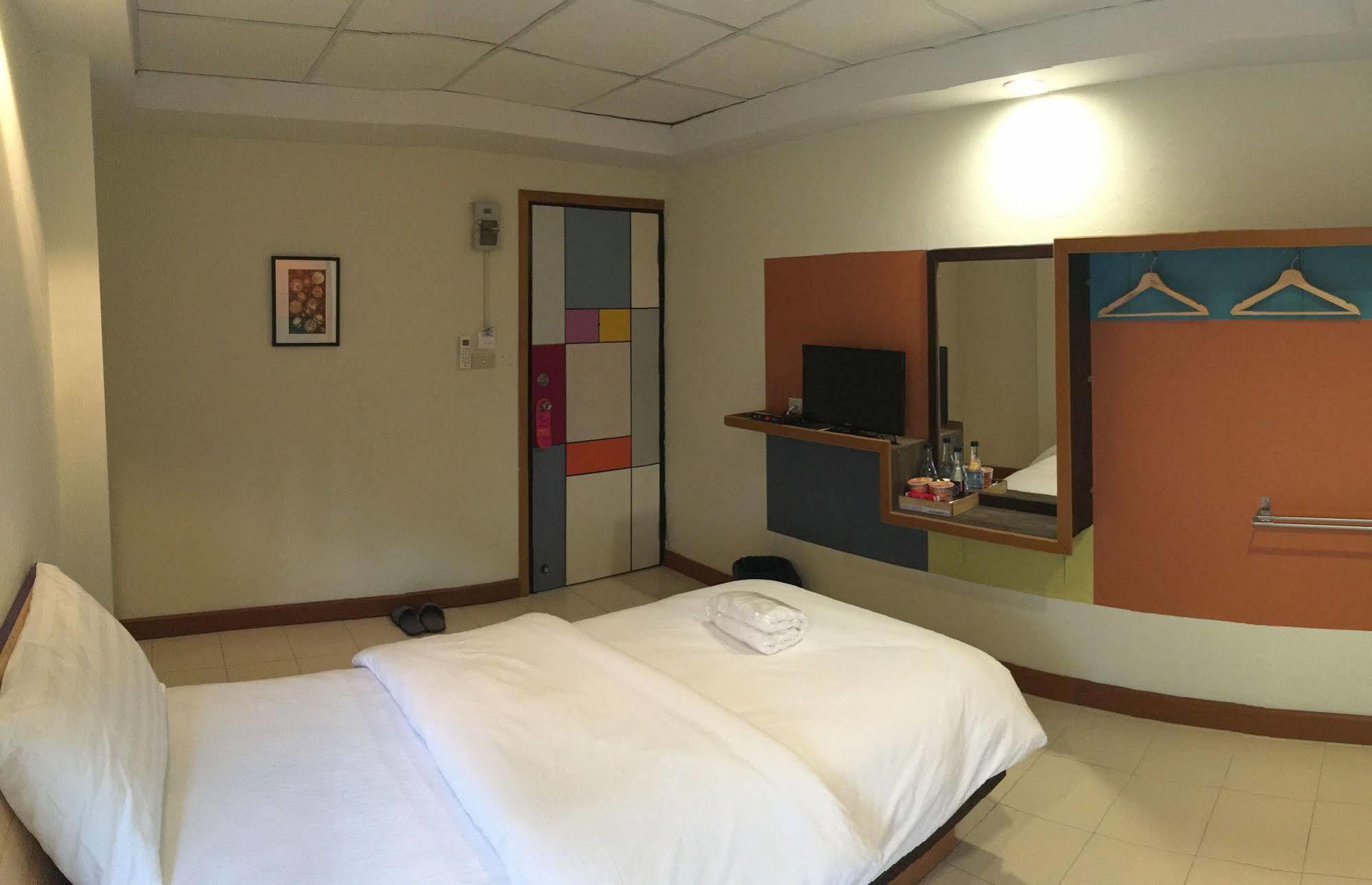 Room At Prachachuen Nonthaburi Bagian luar foto