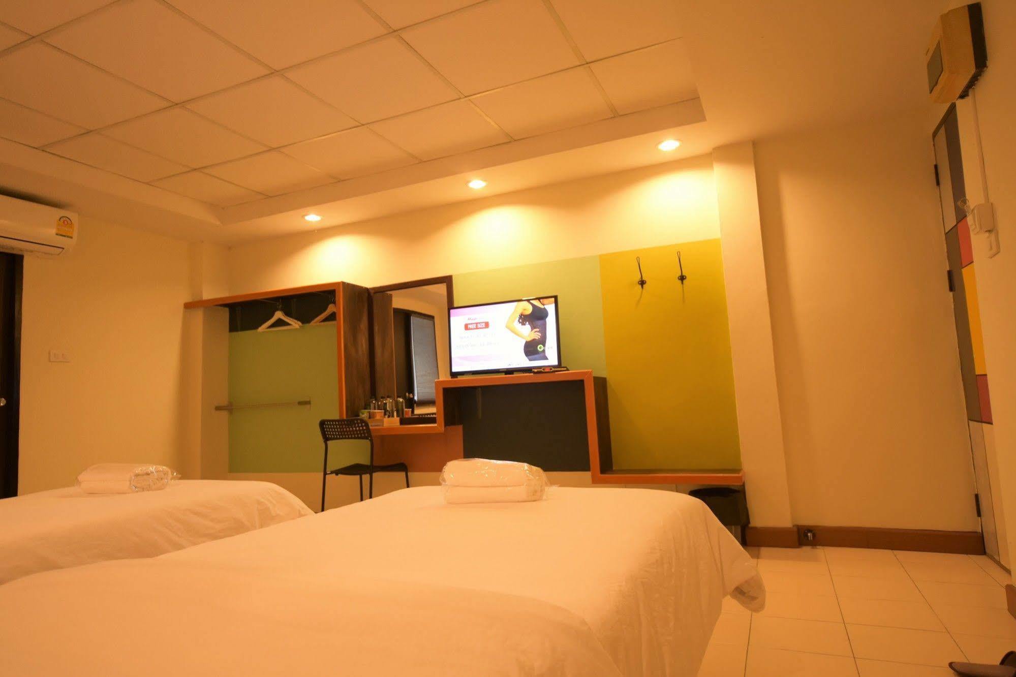 Room At Prachachuen Nonthaburi Bagian luar foto
